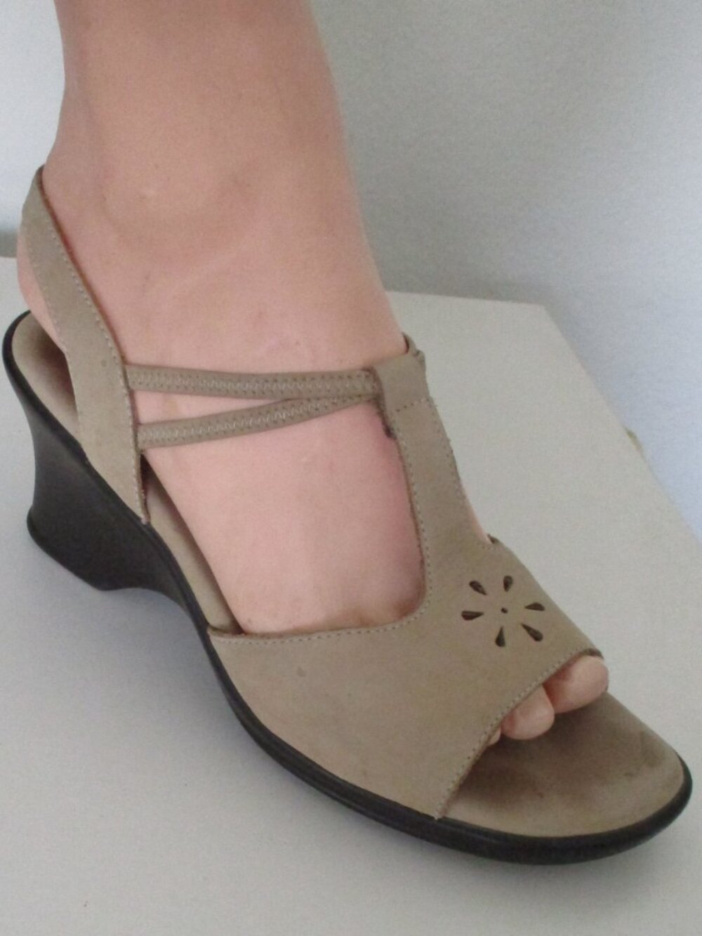 Munro American Womens Fawn Suede Ankle-Strap Open-Toe 2.5" Block Heel Sandal 8M